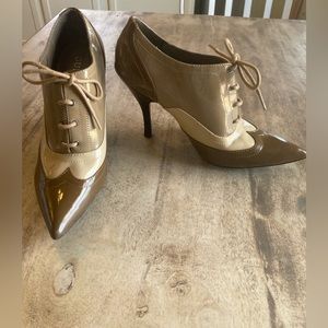 Super cute Tri-toned Guess heels, Size 7M